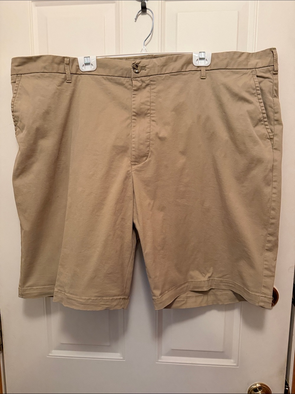 Izod Saltwater Stretch Khaki Shorts.  Waist 48, Inseam 10.5 inches